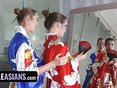 Asiático, Penetracion con dedos, Japonés, Lesbiana, Madres para coger, Orgasmo, Coño, Adolescente