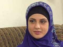 Gros cul, Grosse bite, Sucer une bite, En levrette, Argent, Seins naturels, Maigrichonne, Nénés