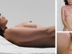 Doigter, Masturbation, Cheveux courts, Maigrichonne, Solo, Dénudage, Adolescente, Nénés