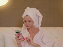 Geweldig, Grote lul, Grote mammen, Blond, Rondborstig, Handbeurt, Russisch, Kousen