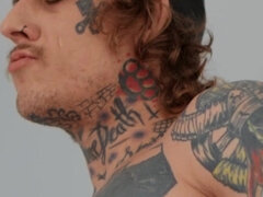 Anal, Chambre à dormir, Gorge profonde, Faciale, Hard, Transsexuelle, Fessée, Tatouage