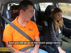 Sucer une bite, Brunette brune, Gorge profonde, Orgasme, De plein air, Pov, Public, Maigrichonne