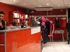 Noire, Brunette brune, Hard, Mature, Mère que j'aimerais baiser, Bureau, Jarretelles, Nénés