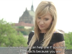 Blonde, Petit ami, Tromperie, Papa, Hd, Fumer, Fils, Plan cul à trois