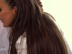 Britannique, Brunette brune, Plantureuse, Gode, Noir ébène, Femelle, Doigter, Léchez