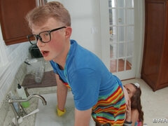 Pijpbeurt, Bruinharig, Keuken, Anaal likken, Tiener