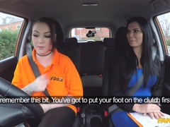 Leie, Arsch, Grosse titten, Vollbusig, Auto, Fingern, Im freien, Hintern versohlen