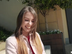 Amerikaans, Kont, Bruinharig, Natuurlijke tieten, Buiten, Openbaar, Tatoeage, Tieten likken