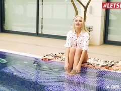 Blonde, Érotique, Européenne, Masturbation, De plein air, Piscine, Chatte, Solo