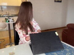 Amateur, Brunette brune, Éjaculer dans la bouche, Pieds, Cuisine, Seins naturels, Pov, Nénés