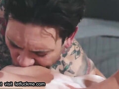 Asiatique, Sucer une bite, Brunette brune, En gros plan de très près, Éjaculation interne, Queue, Mère que j'aimerais baiser, Tatouage