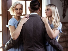 Gros cul, Grosse bite, Gros seins, Blonde, En levrette, 2 femmes 1 homme, Maigrichonne, Adolescente