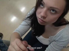 18 ans, Sucer une bite, Brunette brune, Couple, Cocu, Argent, Réalité, Adolescente