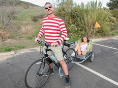 Hondjeshouding, Vingeren, Harig, Handbeurt, Zoenen, Klein, Tiener, Tieten likken