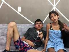Gros cul, Gros seins, Sucer une bite, En levrette, Faciale, Interracial, Fille latino, Pov