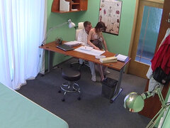 Amateur, Sucer une bite, Tromperie, Couple, Branlette thaïlandaise, Bureau, Uniforme, Voyeur