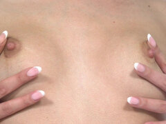 Brunette brune, Mignonne, Naturelle, Seins naturels, Mamelons, Chatte, Rasée, Nénés