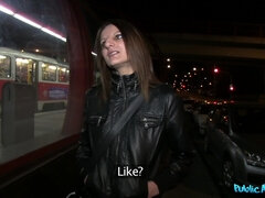 Amateur, Chica, Mamada, Morena, Al aire libre, Pov, Público