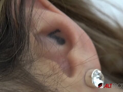 Braunhaarige, Hardcore, Hd, Natürlich, Natürlichen titten, Muschi, Rasiert, Tätowierung