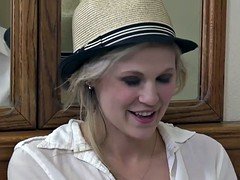 Blond, Voeten, Lesbisch, Doordringend, Kut duiken, Geschoren, Tatoeage, Tieten likken