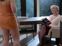 Hot MILF Dee Williams caught Sophia Burns masturbating