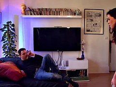 Spermaladung, Doppelpenetration, Europäisch, Lingerie, Hausmädchen, Reiten, Flotter dreier, Titten