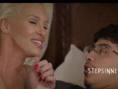 Gros seins, Cinéma, Femme couguar, Famille, Mère que j'aimerais baiser, Maman, Belle mère, Tabou