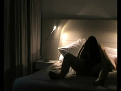 Amateur, Chambre à dormir, Sucer une bite, Brunette brune, Fait maison, Petite femme, Espionne, Nénés