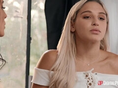 Cul, Embrassement, Lesbienne, Maman, Nue  à poil, Piercing, Tatouage, Adolescente