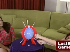 18 jaar, Bruinharig, Vrouw, Hd, Lesbisch, Orgasme, Strippen, Speelgoed