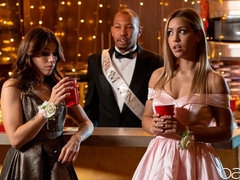 Cul, Blonde, Embrassement, Léchez, Chatte, Maigrichonne, Plan cul à trois, Nénés