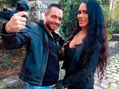 Grosser arsch, Grosser schwanz, Grosse titten, Blasen, Braunhaarige, Hundestellung, Geld, Rasiert