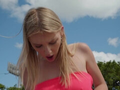 Grosse titten, Vollbusig, Natürlich, Natürlichen titten, Pov, Muschi, Rock, Jungendliche (18+)