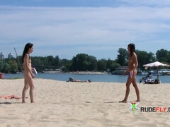 Leie, Strand, Nudist, Zierlich, Öffentlich, Jungendliche (18+), Titten, Spanner