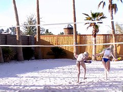 Grosser schwanz, Blondine, Besamung, Fett, Hd, Monster, Flotter dreier, Titten