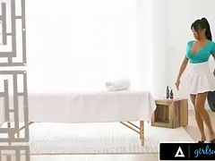 Grosser arsch, Behaart, Hd, Massage, Natürlichen titten, Öl, Realität, Erotischer film
