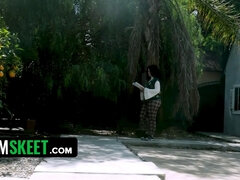 Moneyless college girl archer ali closes her books and opens her feet for currency