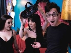 デカパイ, フェラチオ, 巨乳な, チン, バック, 女 人男 人, タトゥー, 三人