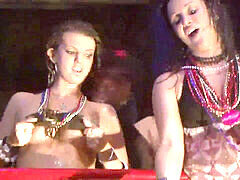 Plage, Brunette brune, Exhib, Groupe, Nue, De plein air, Public, Maigrichonne