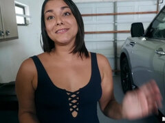 18 ans, Gros seins, Brunette brune, Voiture, Seins naturels, Chatte, Nénés, Mouillée