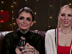 Красотки, Садо мазо, Доминирование, Ноги, Фетиш, Подружка, Лесбиянка, Тату