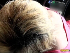 Blonde, Sucer une bite, Tir de sperme, Faciale, Masturbation, De plein air, Piercing