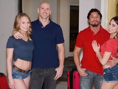 Grote kont, Pijpbeurt, Dochter, Hondjeshouding, Kwartet, Natuurlijke tieten, Tiener, Tieten likken