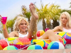 ブロンド, 指いじり, キス, 下着, オマンコ, ストリッピング, ティーン, オッパイの