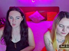Tussi, Grosse titten, Blondine, Braunhaarige, Hd, Lesbisch, Titten, Netzkamera