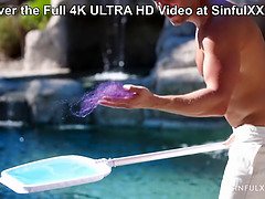 Gros seins, Sucer une bite, Branlette thaïlandaise, Hd, Mère que j'aimerais baiser, Piscine, Public, Chatte