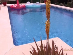 Culo grande, Tetas grandes, Tetona, Maduro, Tetas naturales, Al aire libre, Piscina, Tetas