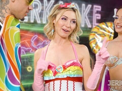 Grosser arsch, Grosser schwanz, Blondine, Blasen, Hundestellung, Natürlichen titten, Kurzes haar, Titten