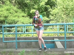 ブロンド, ヨーロピアン, オナニー, 公共, 剃毛, 一人, ティーン, オッパイの