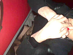 Leie, In den arsch, Blasen, Kino, Paar, Süss, Transfrau, Strümpfe